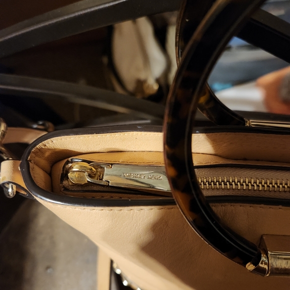 Michael Kors Herron Bucket Crossbody Bag - Picture 5 of 6